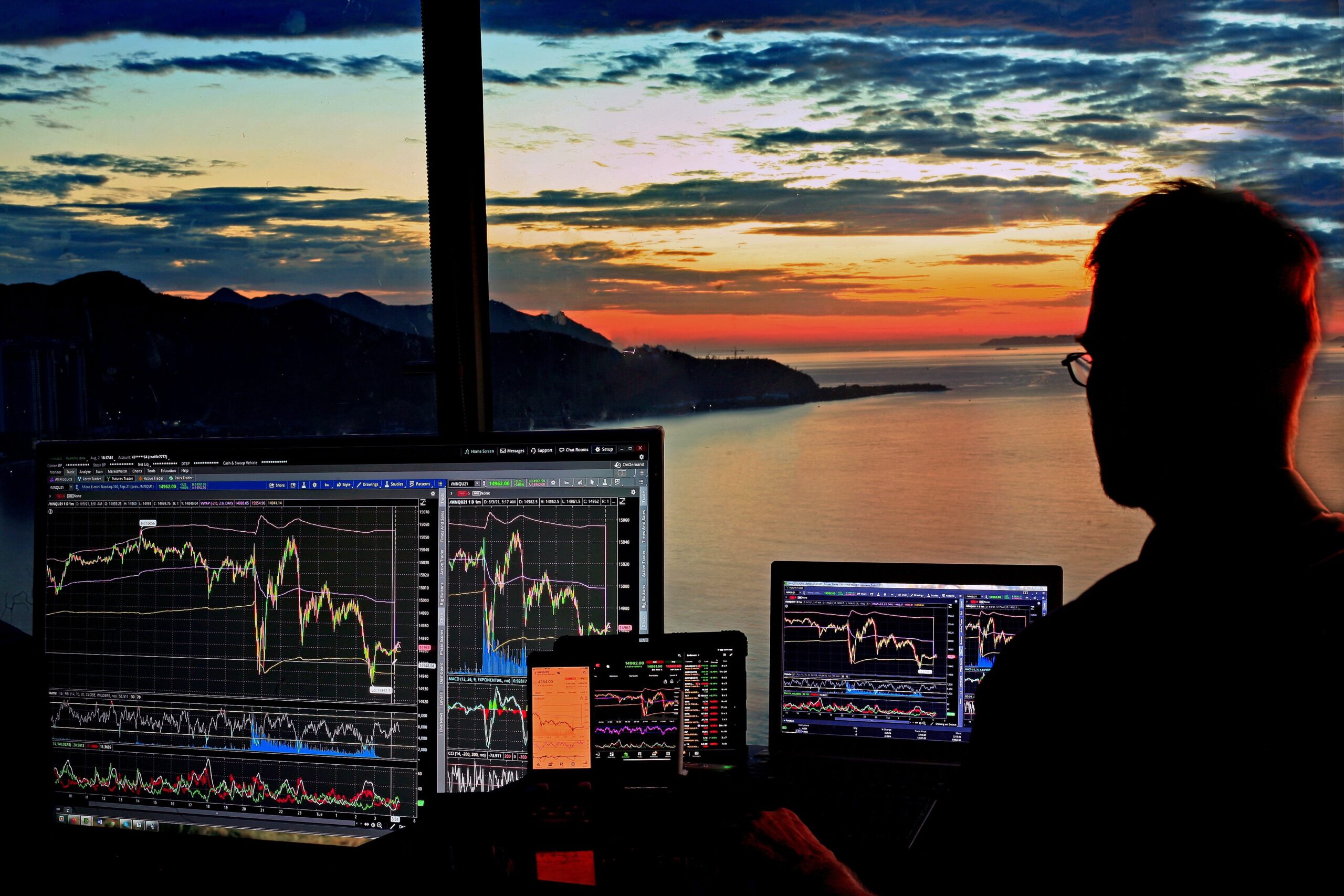 Overcoming Fear and Greed in Trading: Mastering Emotional Control